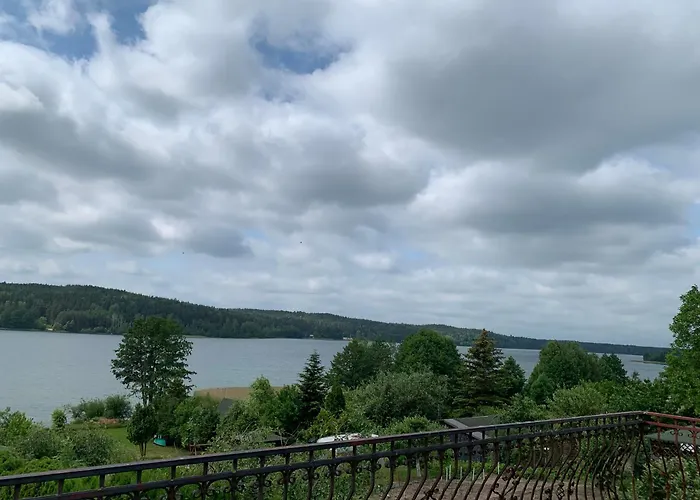 I Z Widokiem Na Jezioro Wielewskie Wiele